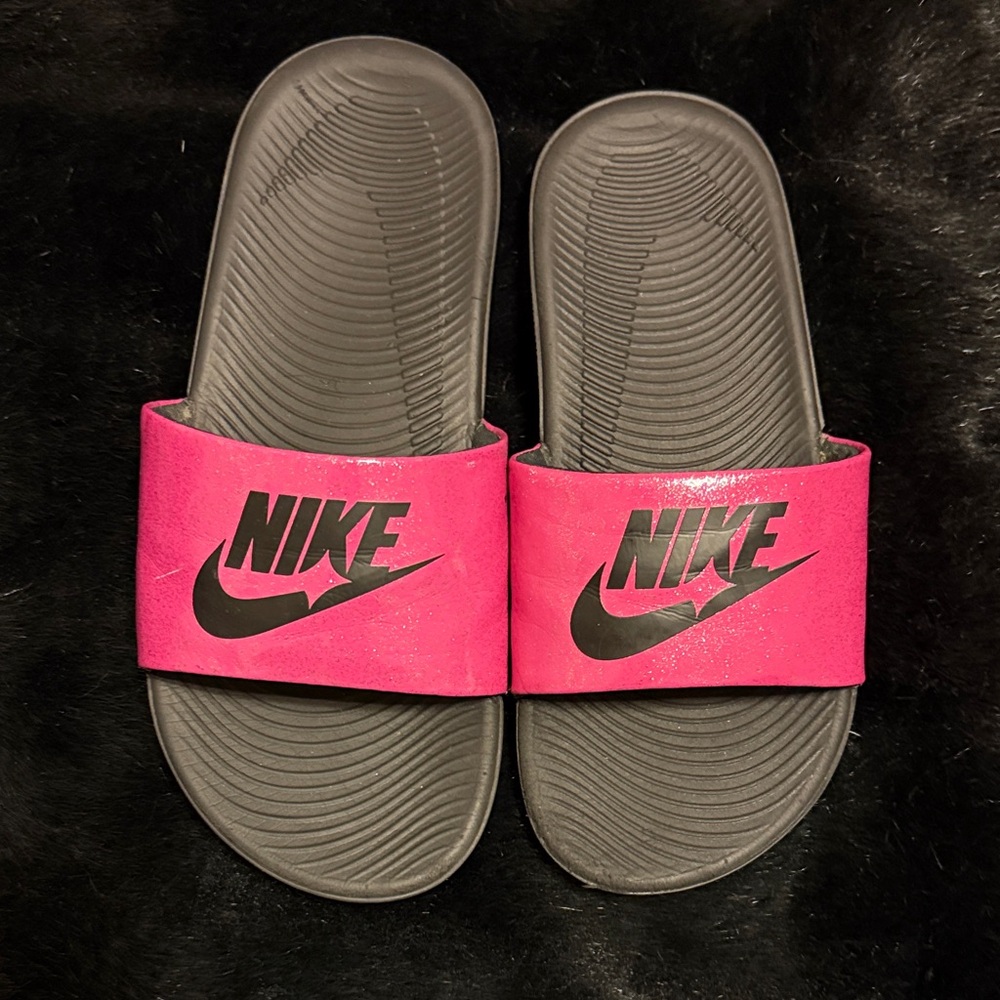 Nike Kids Sandals in Vibrant Pink and Black